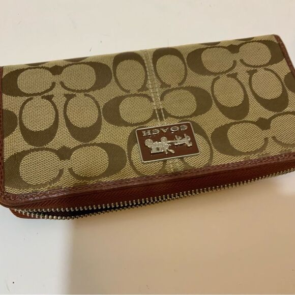 Coach signature Full Size Wallet - Picture 7 of 7
